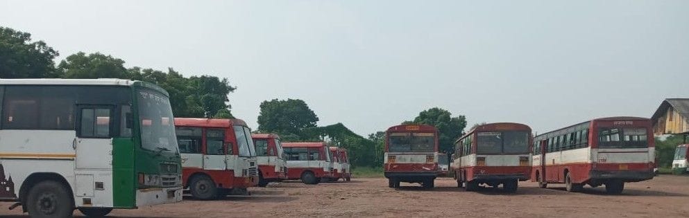 Hathras: Roadways buses standing due to lack of luggage, passengers upset