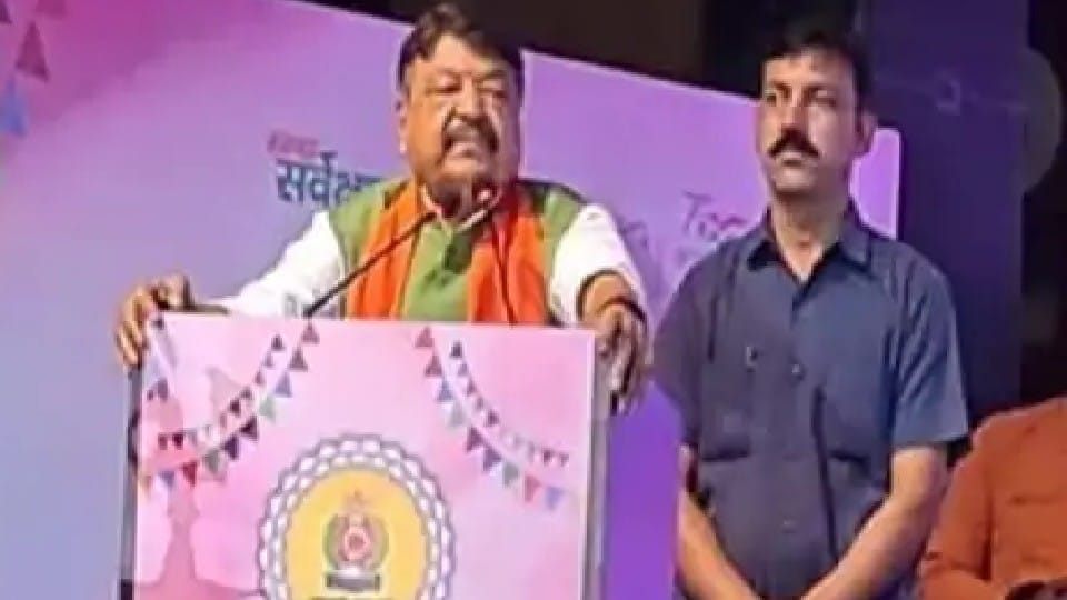 Bitter talk of Kailash Vijayvargiya, said - stop massaging officers