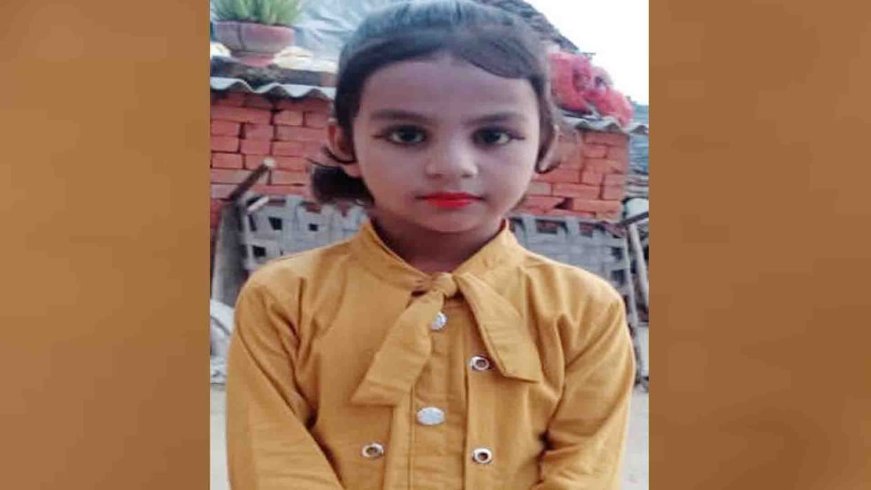 Jalaun: Innocent girl fell on the road from school bus, died