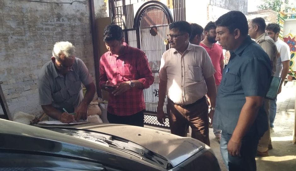 CM flying squad raided the warehouse and caught firecrackers worth Rs 5 lakh