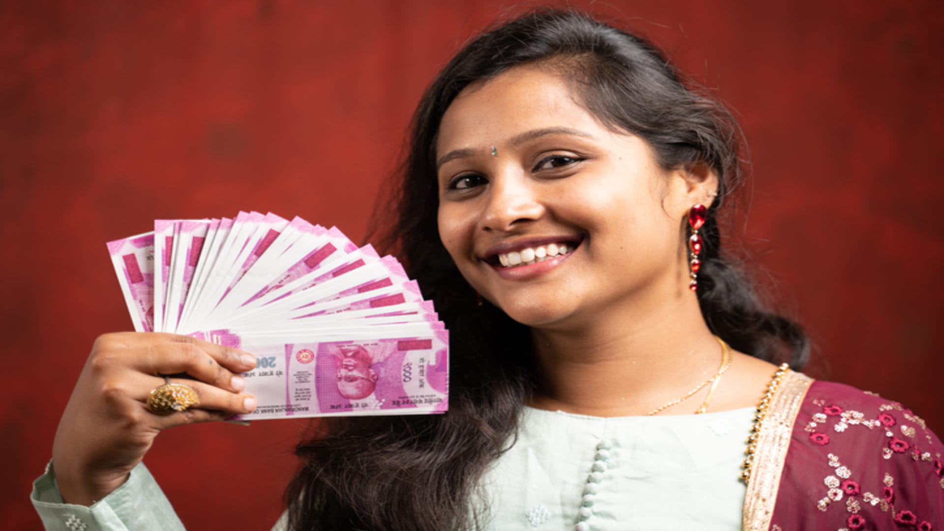 Business Ideas: You Can Earn lakhs of Rupees Through Gold Fish Farming