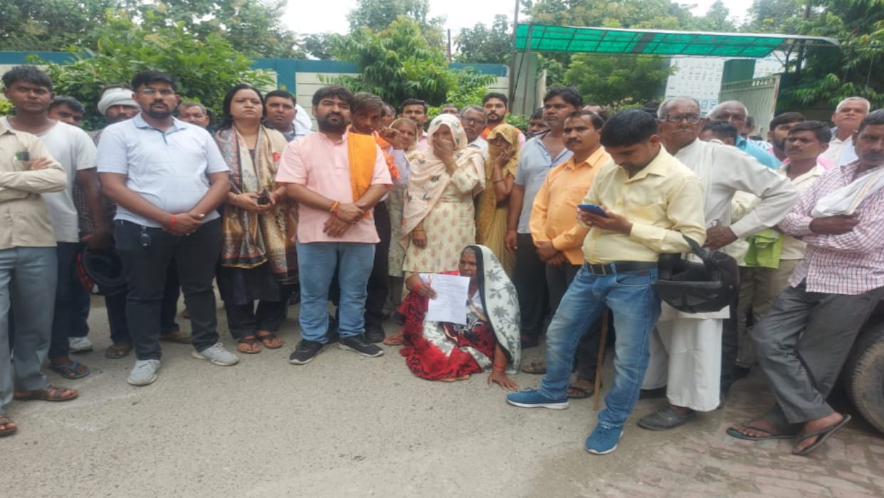 Meerut: Tension prevails in Nangla Shekhu, uproar at police office for granting bail to arrested accused