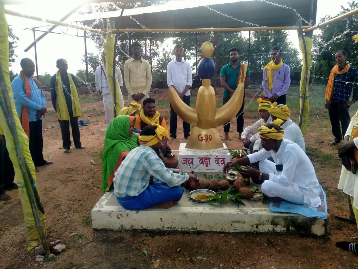Tribal families of Raspahari and Babhandiha performed the tradition by worshiping Ravana