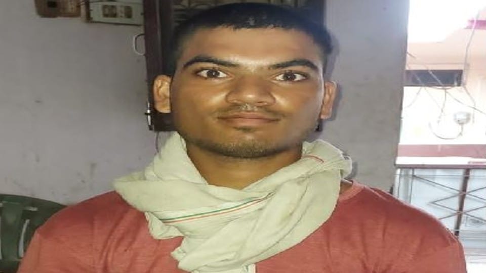 Navdeep of Rajasthan set out on foot on a tour of North India