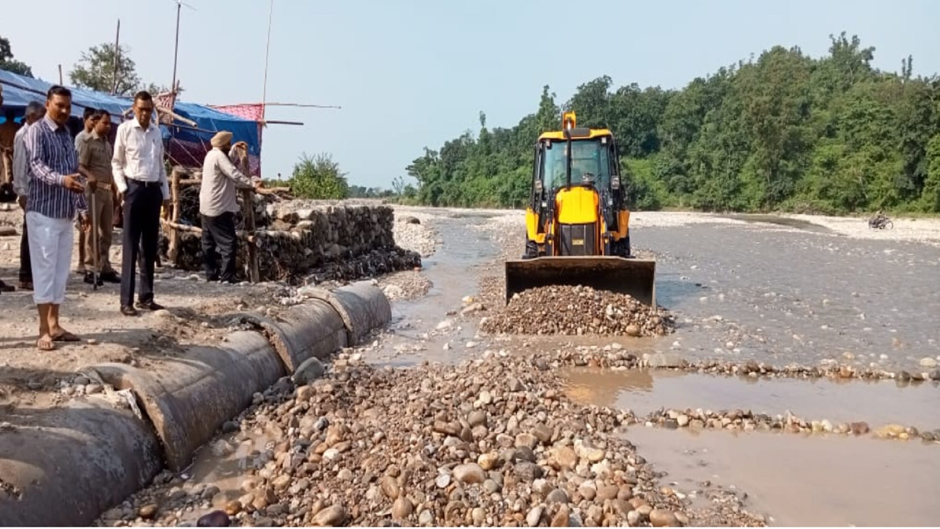 Floods in Shankbhari Devi river in Saharanpur and devotees stuck overnight see photos