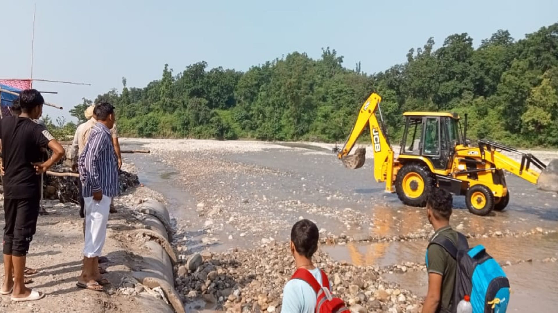 Floods in Shankbhari Devi river in Saharanpur and devotees stuck overnight see photos
