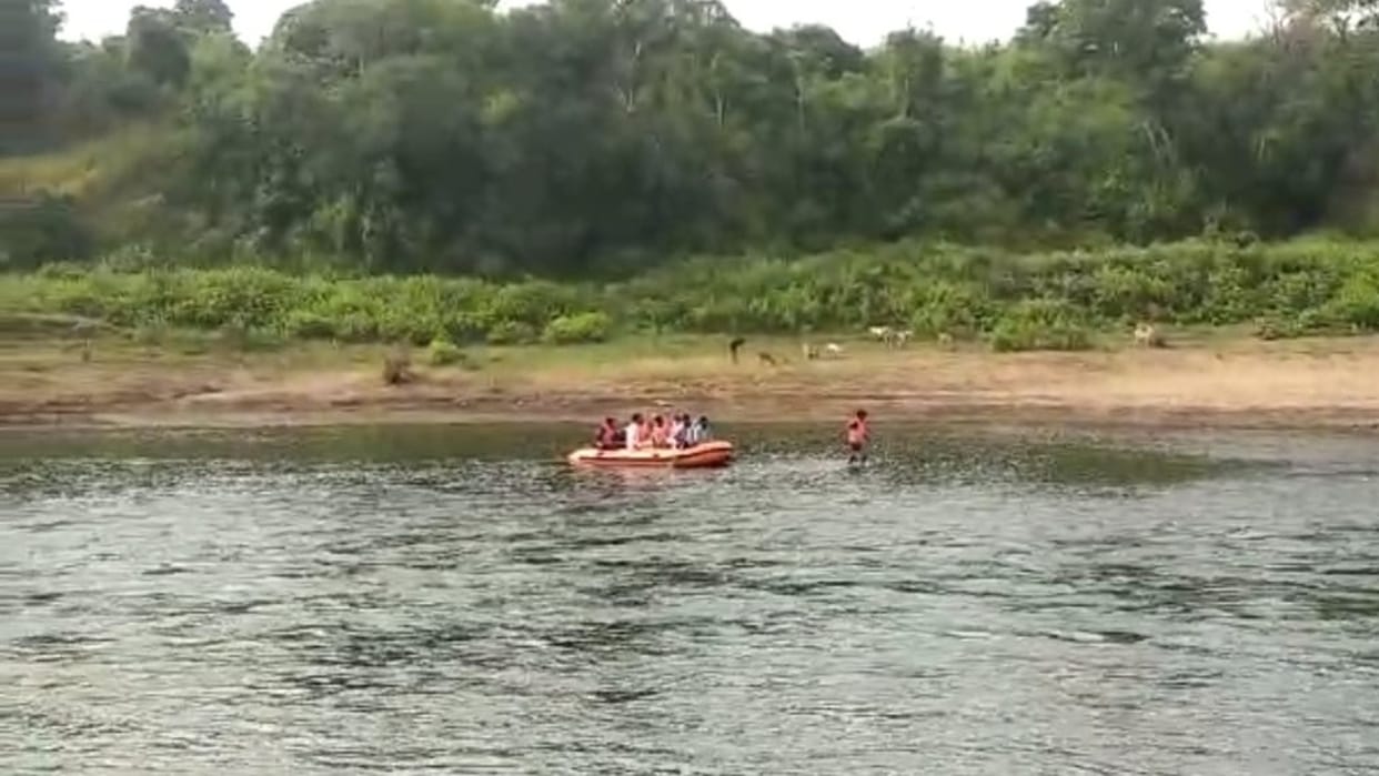 Youth drowned in Pench river of Chhindwara while immersing the idol body not found