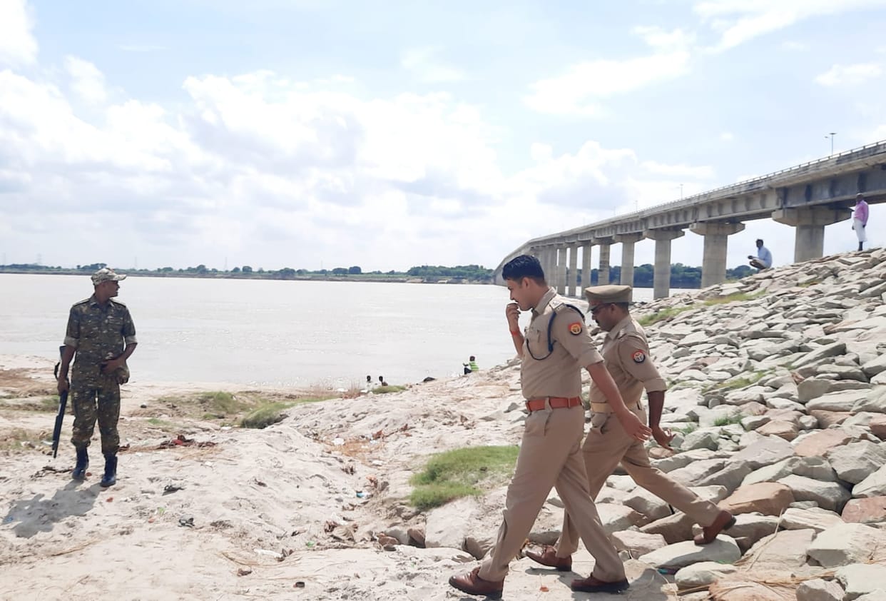 minor girl missing from home in Mirzapur Suicide note found near Ganga bridge mention of rape case
