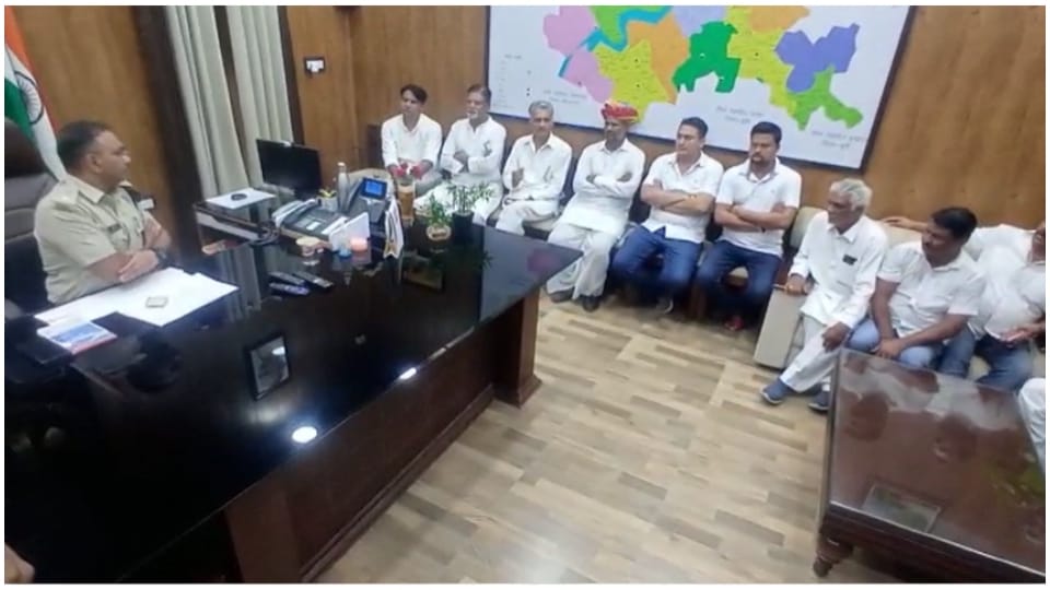 Opposition to misbehavior with former district president of Congress Tonk