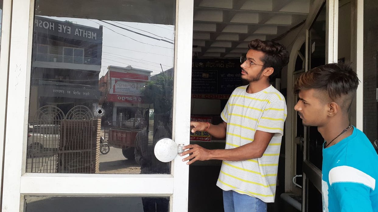 Bullet fired in hospital premises, slip thrown, co-operative Khushiram injured