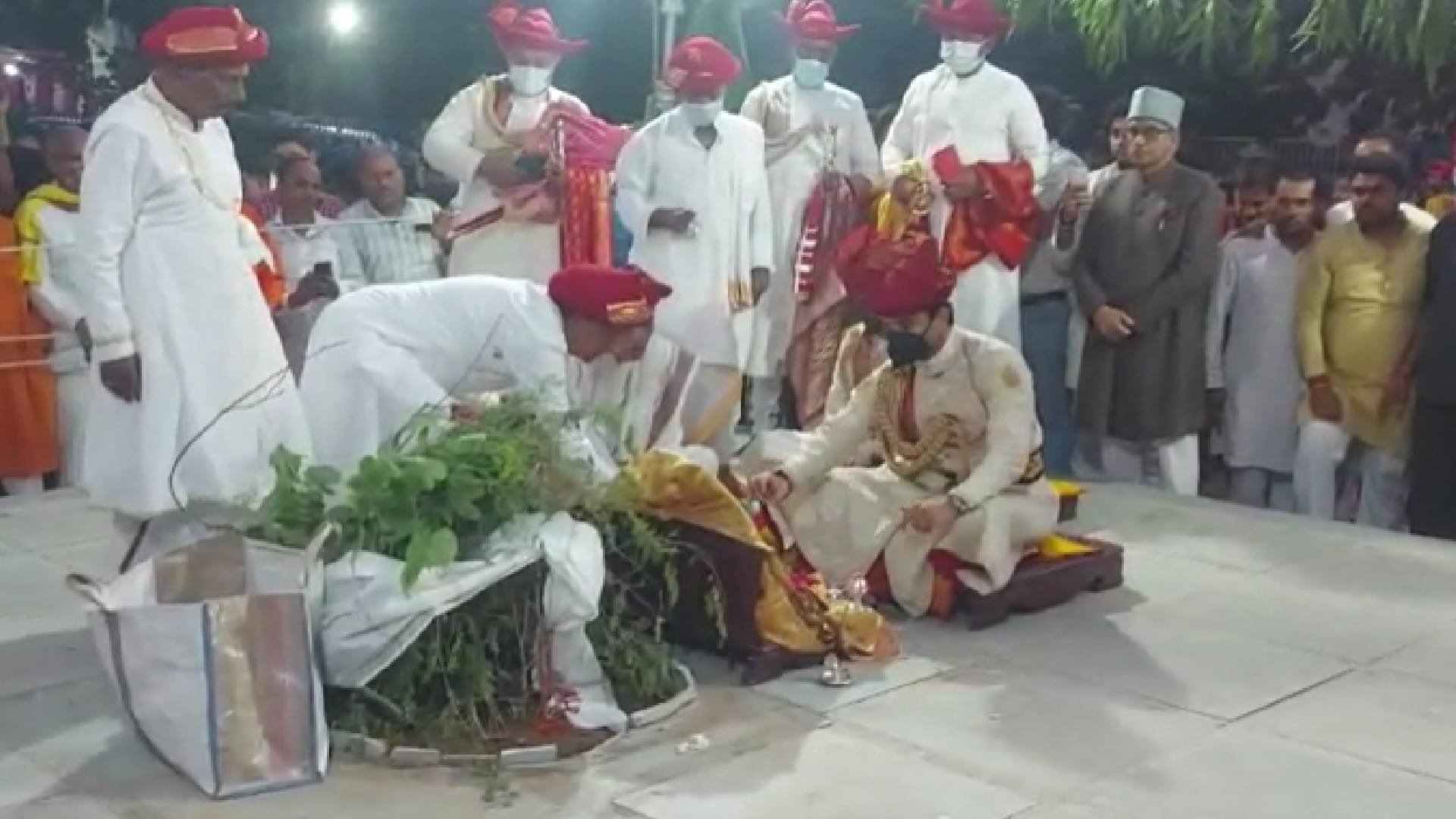 Jyotiraditya Scindia played the tradition of the dynasty on Dussehra  In Gwalior