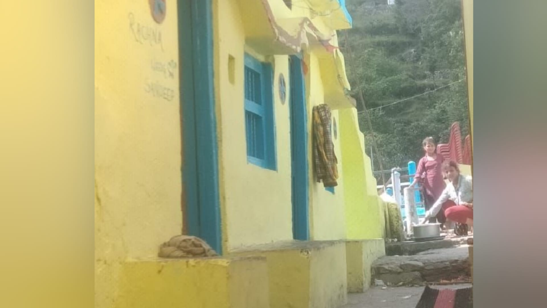 Pauri Bus Accident house of bride Rachna hustle and bustle of wedding since morning, there silence in evening
