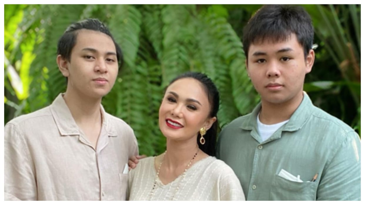 Indonesian Popstar Wahyu Setyaning Budi watch Adult Movies with her kids she said this in recent interview