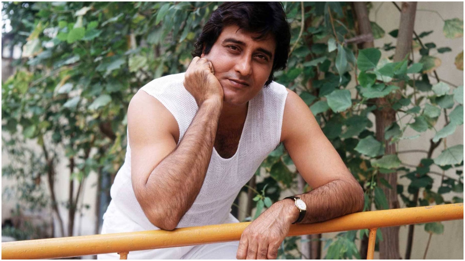 Vinod Khanna Birth Anniversary unknown facts about actor who left everything to take sanyas and his career