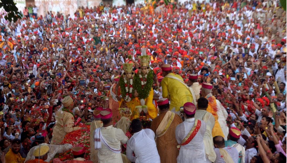 nati imli ka Bharat Milap of Varanasi world famous people eyes filled with faith see in photos