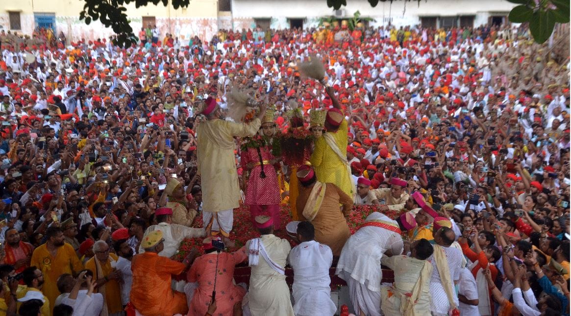 nati imli ka Bharat Milap of Varanasi world famous people eyes filled with faith see in photos