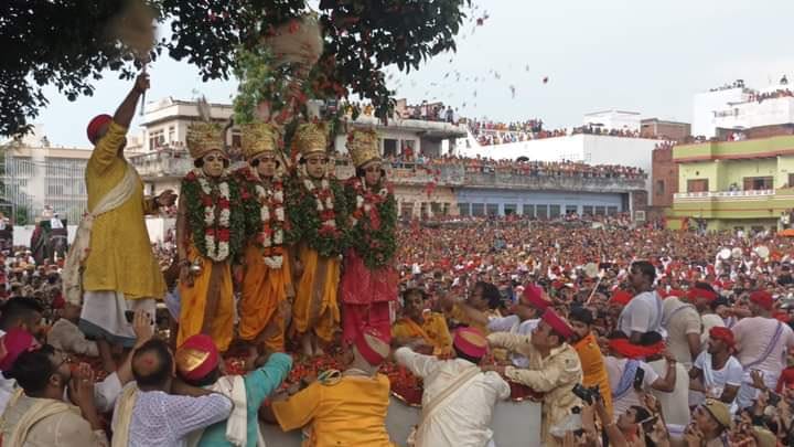 nati imli ka Bharat Milap of Varanasi world famous people eyes filled with faith see in photos
