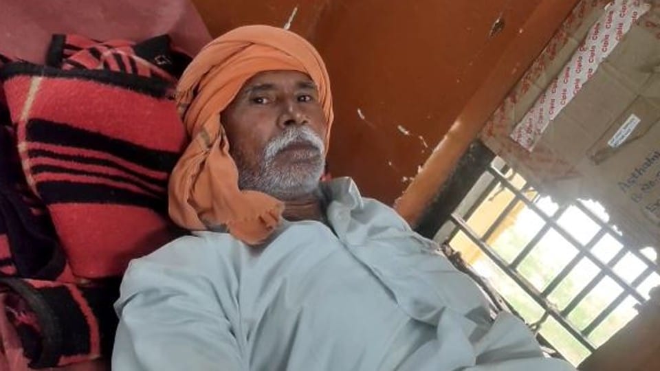 Elderly Man Reached The Hospital With The Snake In Firozabad