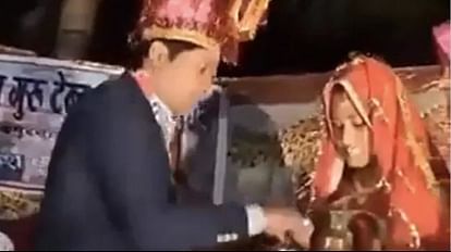 Wedding Video:वरमाला के दौरान दूल्हा-दुल्हन में हुई भयंकर लड़ाई, शादी का  मंडप बन गया जंग का अखाड़ा - Wedding Video Viral Terrible Fight Between The  Bride And Groom During Varamala - Amar
