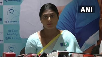 YSRTP chief sharmila speaks to bjp and congress president for joint march against tspsc paper leak