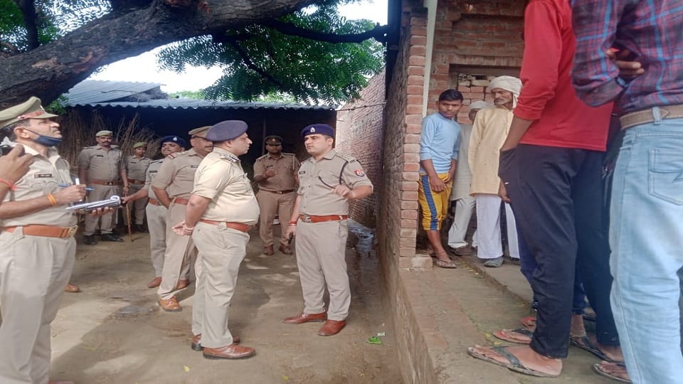 Father-daughter murdered by entering the house at midnight in Etah UP Crime News
