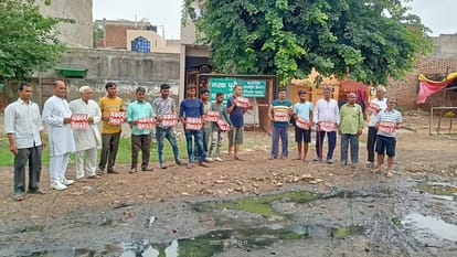 Rain Water filled up to two feet on the roads in Narakpuri, Nala Sarovar and Badboo Nagar in Agra