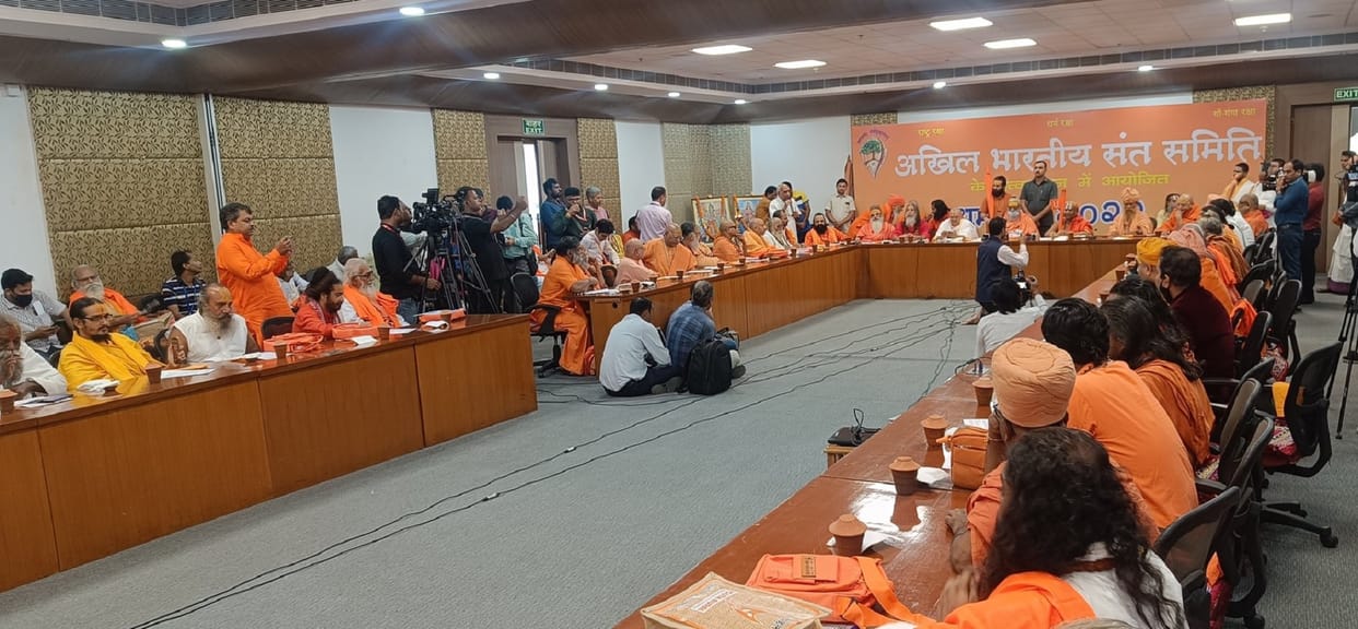 Akhil Bharatiya Sant Samiti demands Set Up Sanatan Censor Board, End Waqf Board Act, Minority Affairs Ministry
