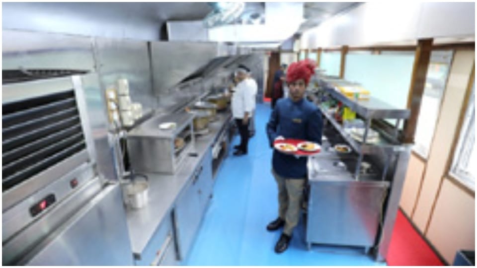Agra News: Luxury Tourist Train Palace On Wheels Will Start After Two Years News in Hindi