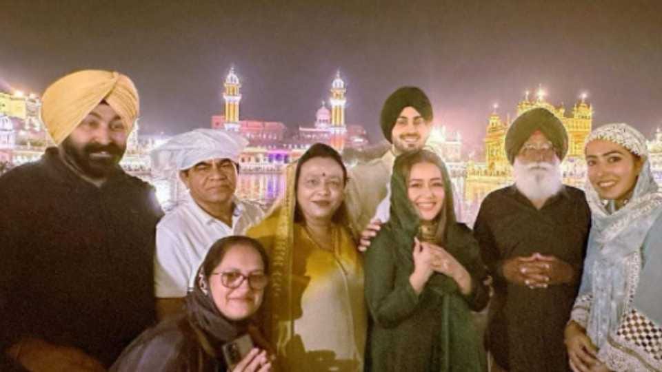 Singer Neha Kakkar reached Amritsar with family