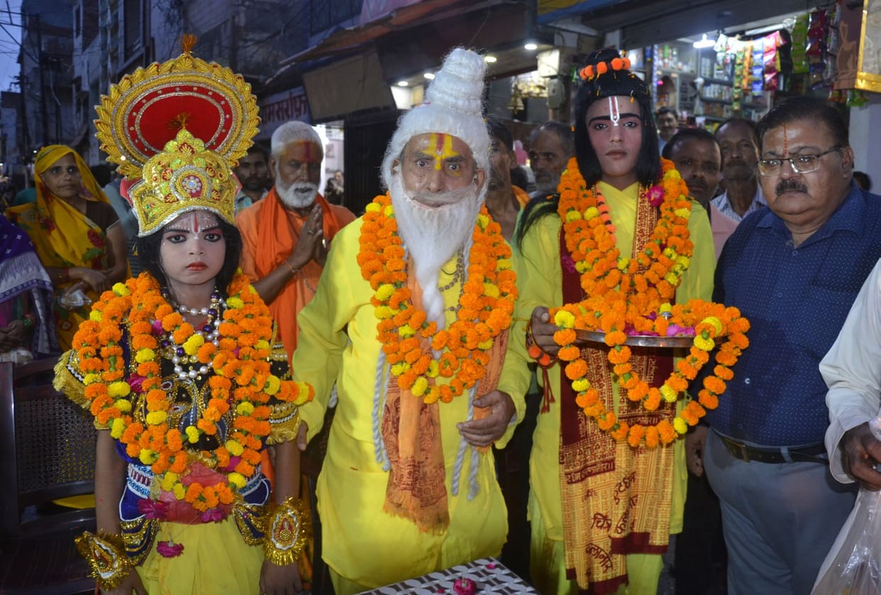 People's eyes filled with seeing the union of Ram and Bharat
