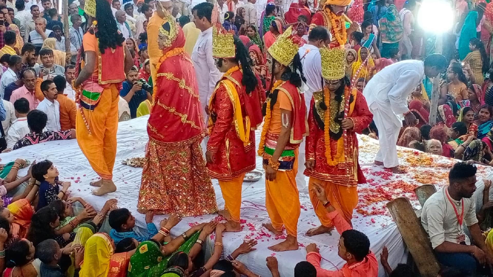 See Photos Historic Bharat Milap amidst in mau tight securit Ram came with Lakshmana from Pushpak Viman