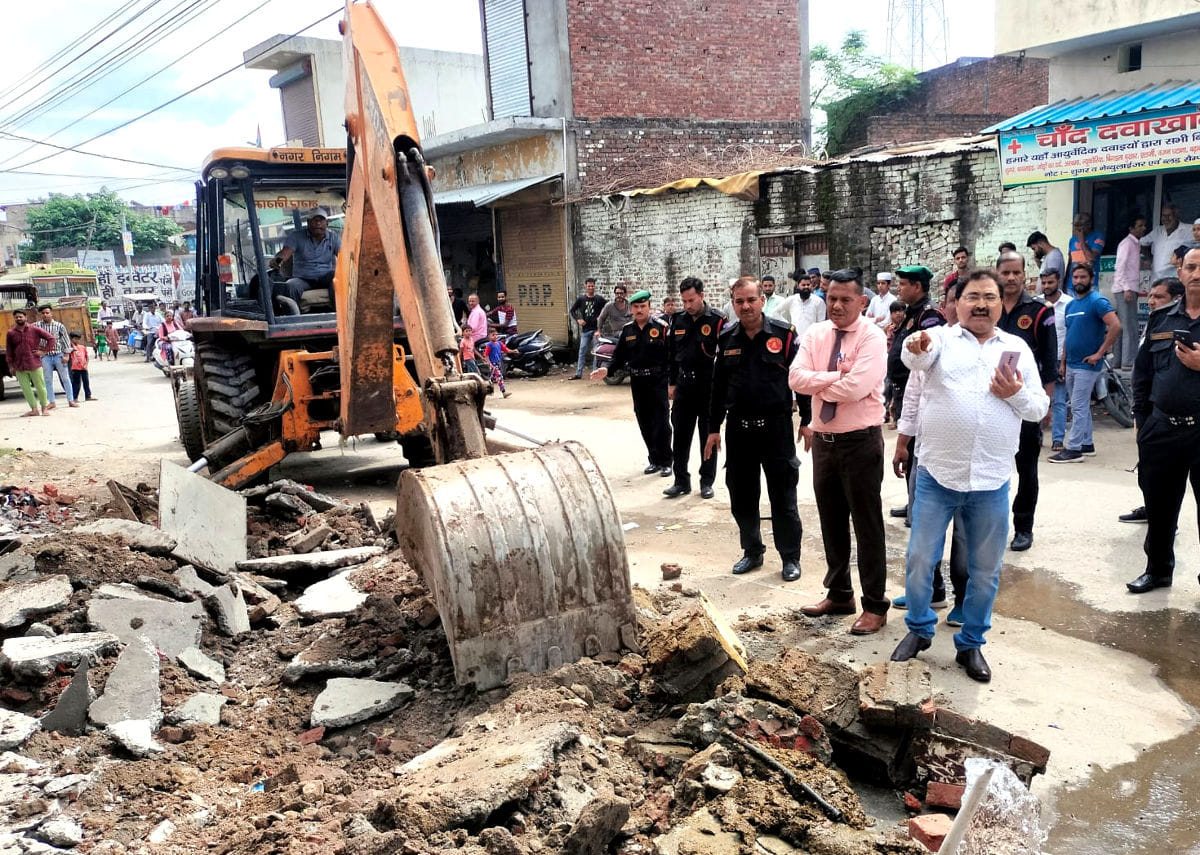 Encroachment removed from Aman Vihar, fine also collected