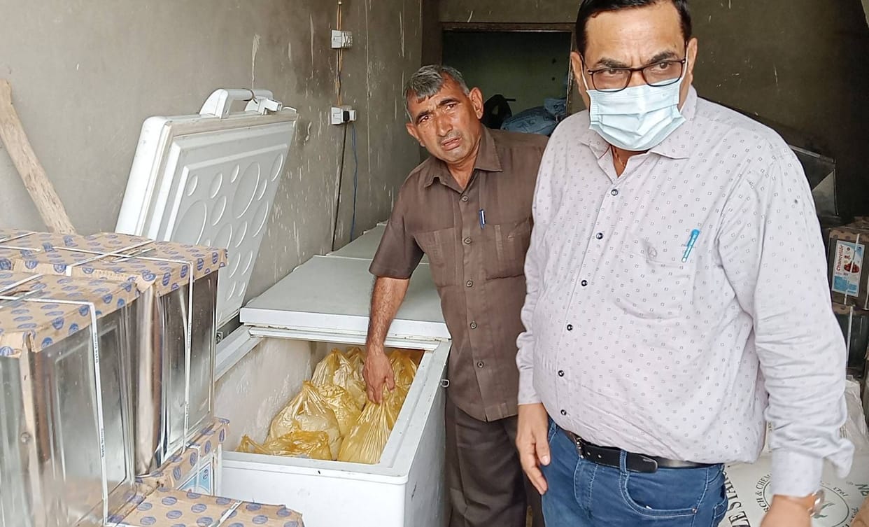 CM Flying raids rosogolla factory, destroys bad mawa