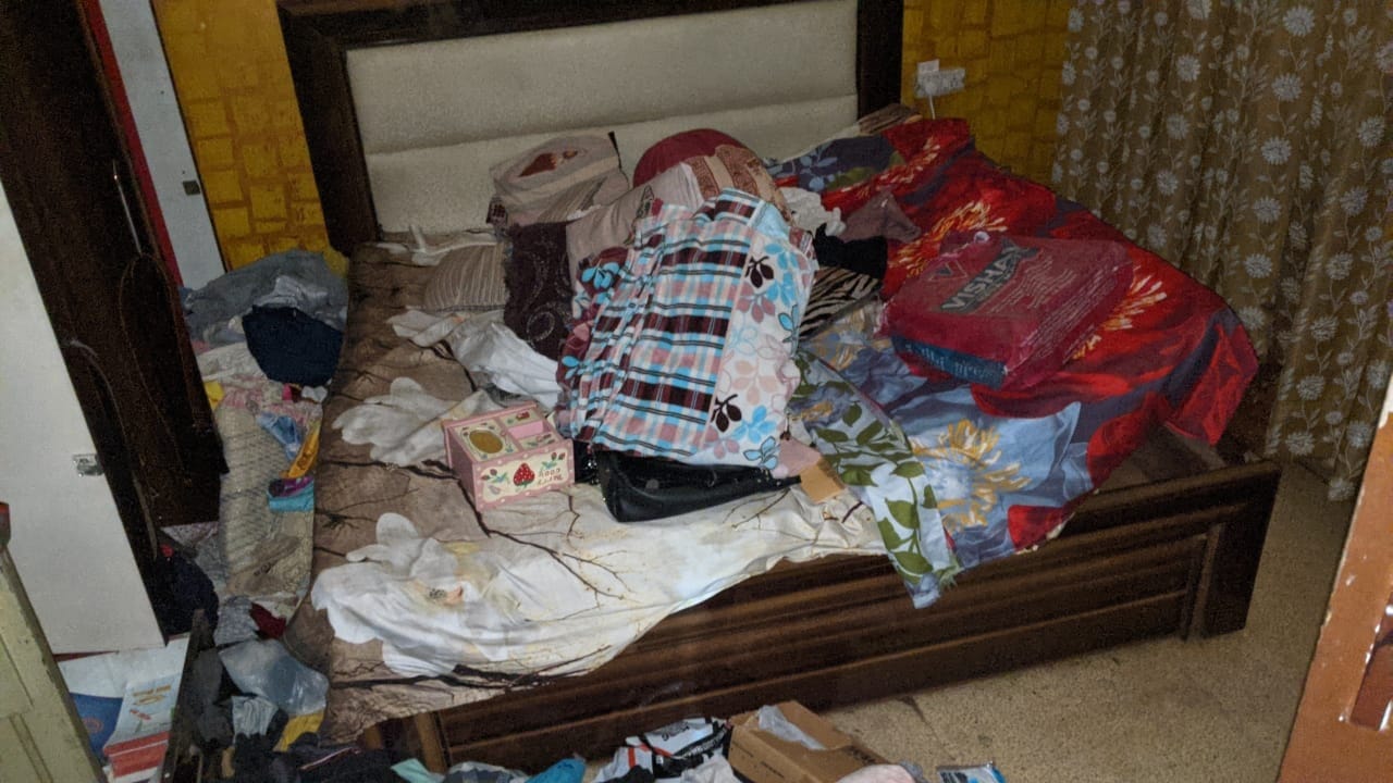 miscreants robbed businessman s house by taking family hostage in Nehru Nagar Ghaziabad