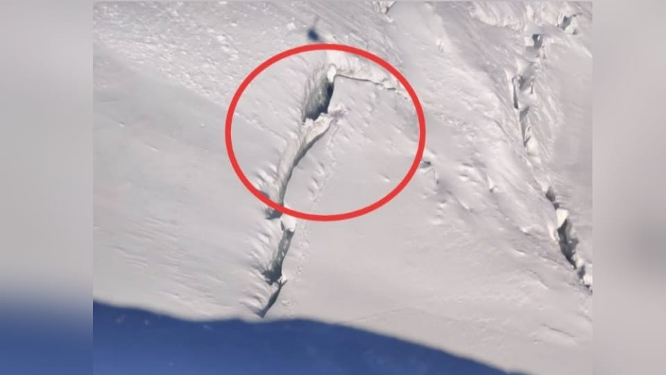 Avalanche in Uttarkashi Draupadi ka Danda peak dead bodies found with help of colorful rope