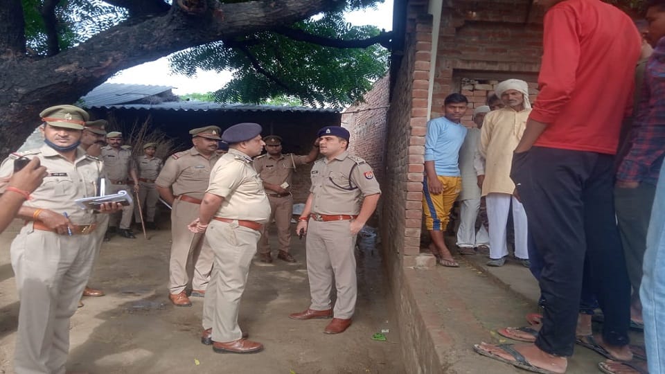 Father-daughter murdered by entering the house at midnight in Etah UP Crime News