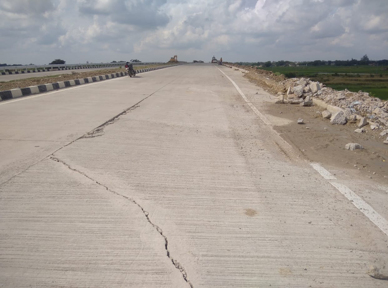 Crack on four lane road under construction