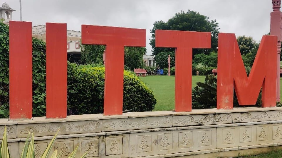 Students uproar over substandard food in Gwalior's IITTM
