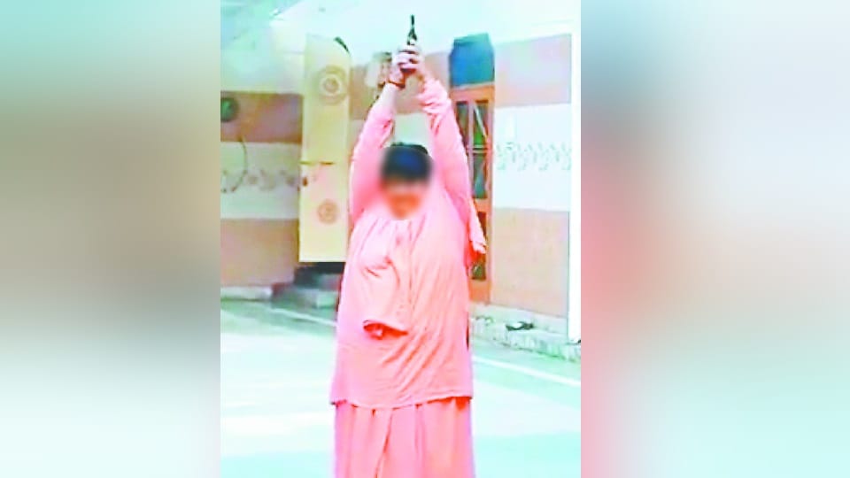 Roorkee News: Sadhvi firing by revolver and waving a sword in the air Video goes viral