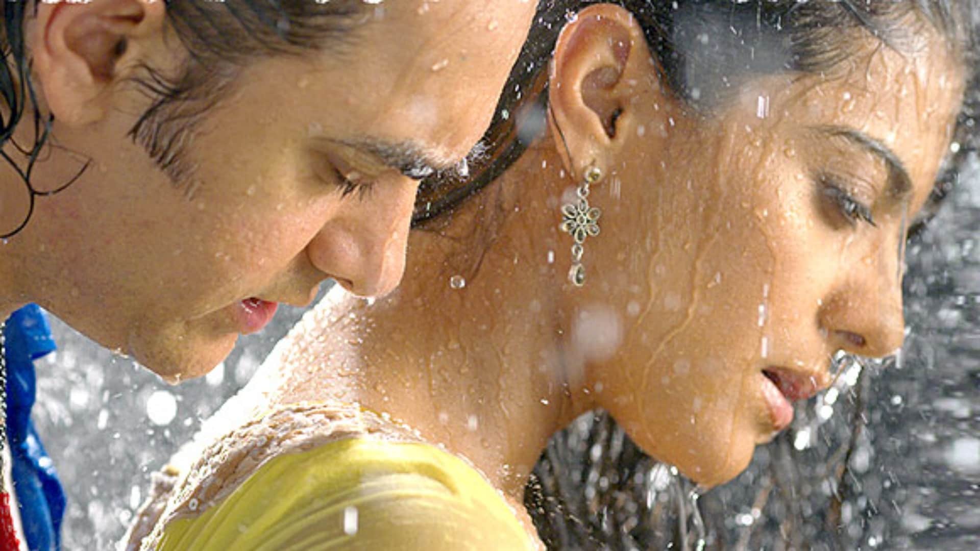 Bollywood Actresses Did Bold Scenes Even After Marriage Aishwarya Rai Bachchan Vidya Balan kareena kapoor Khan