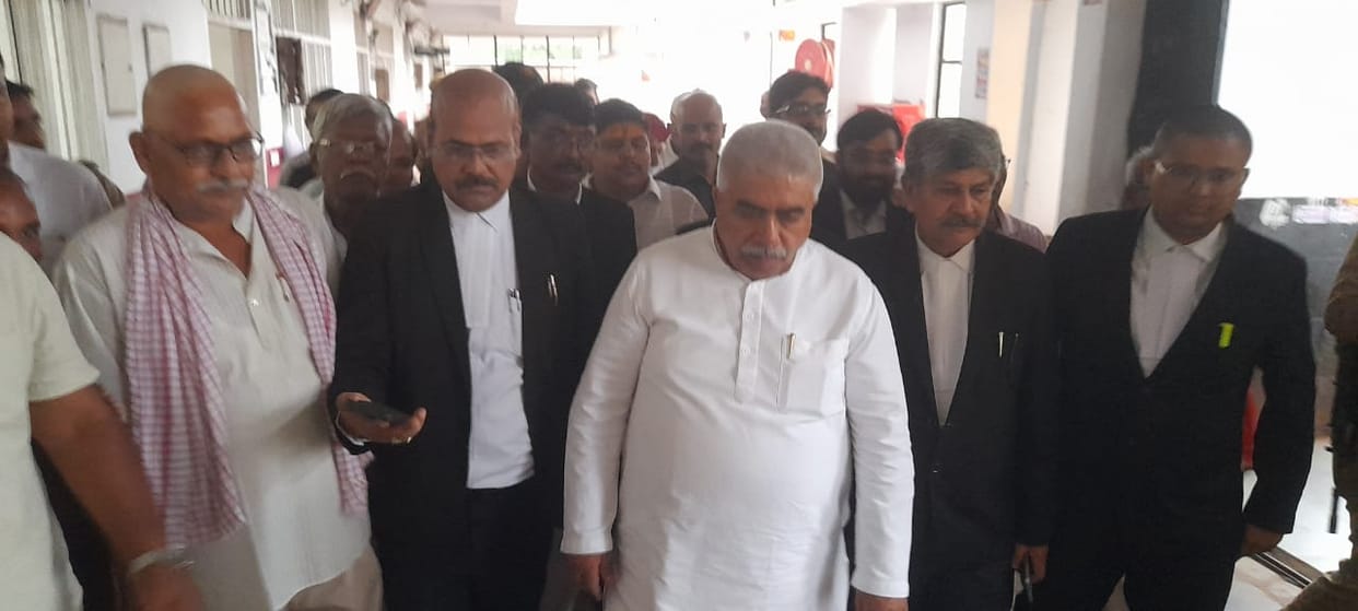 Cabinet Minister Rakesh Sachan acquitted in the case of assault on government employees