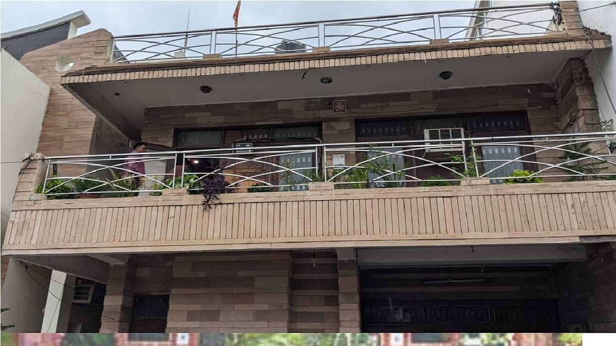 miscreants robbed businessman s house by taking family hostage in Nehru Nagar Ghaziabad