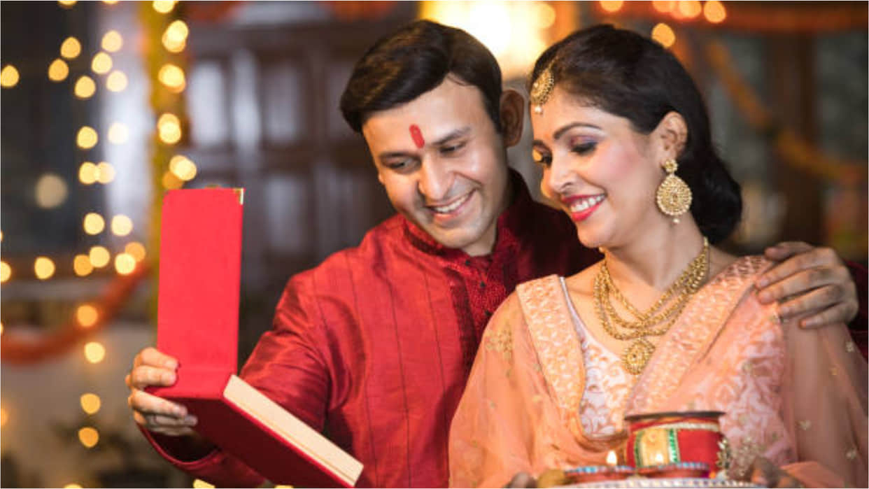 Karwa Chauth 2022 Gift Ideas for Wife Check Romantic Gifts on Karva Chauth In Hindi