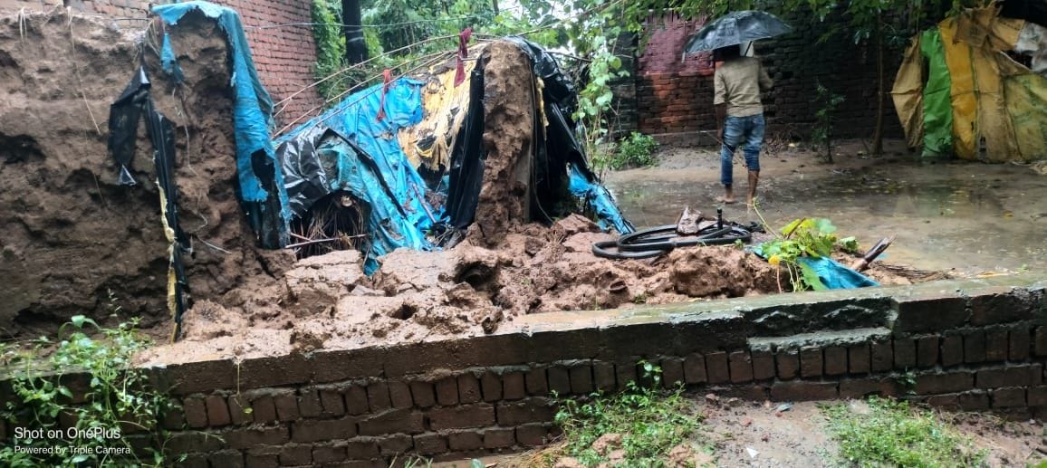 Laborer dies due to earth wall collapse in Lehda Khas.