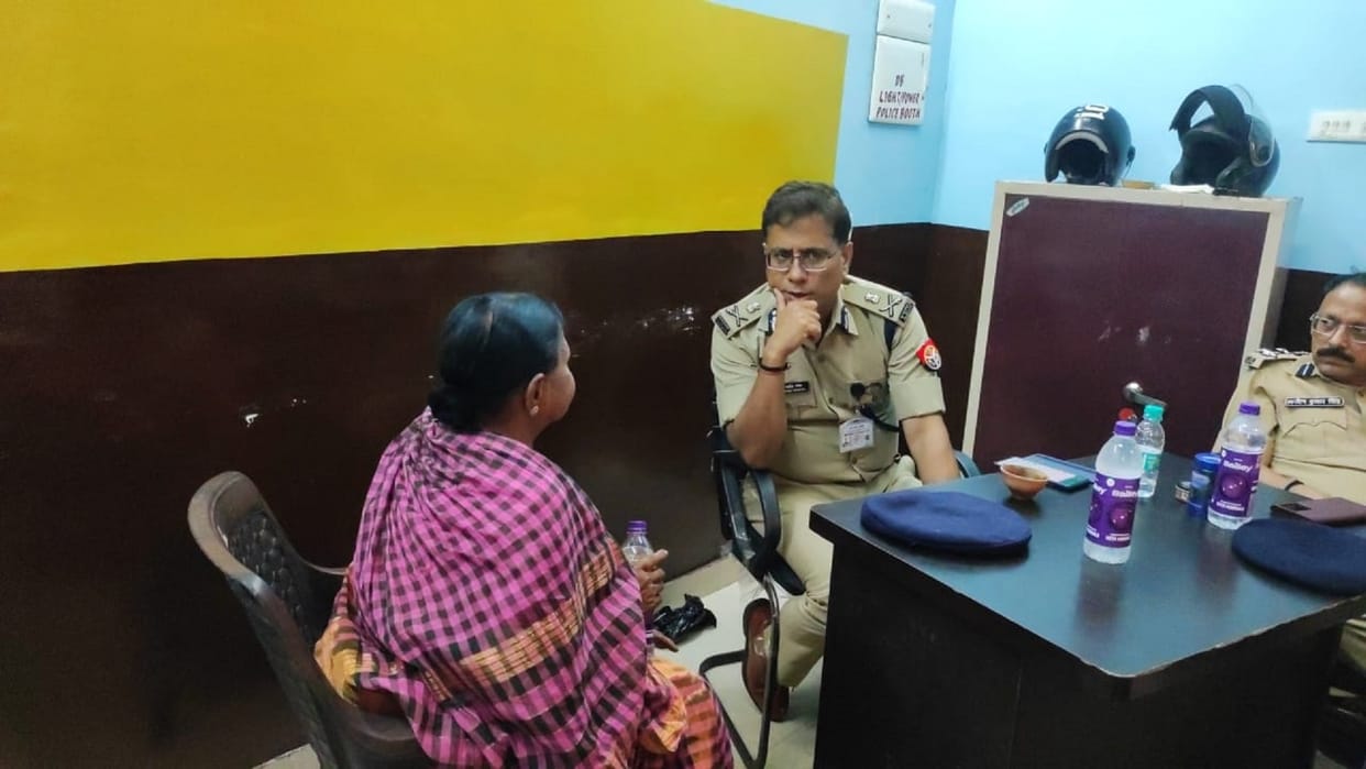 Police Commissioners Telugu language introduced mother and son: Andhra woman was separated from family, relat