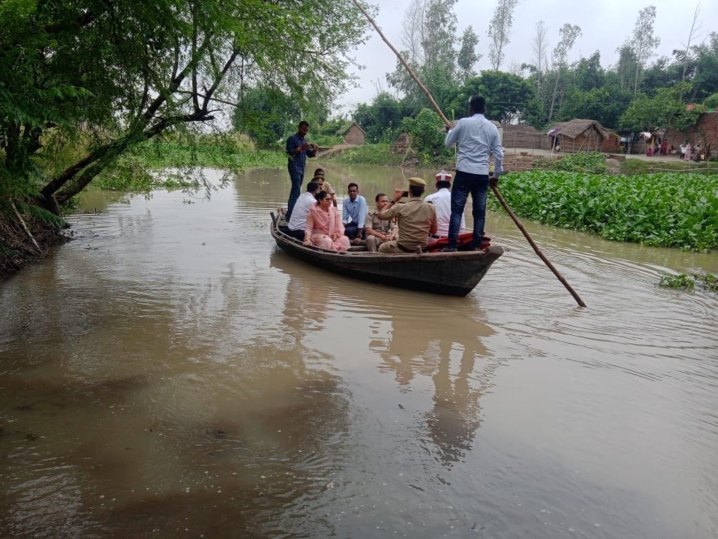 The team of officers reached the villages affected by heavy rains, know the condition