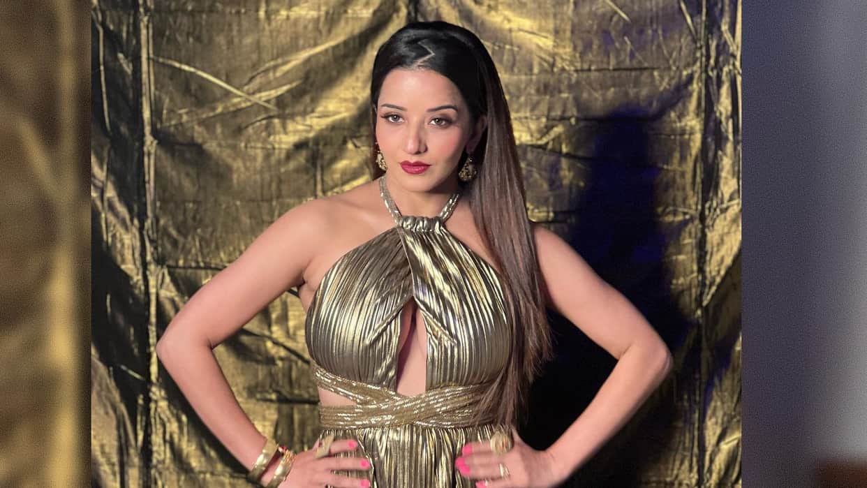 Bhojpuri Actress Monalisa Bold Look In gold shimmery gown pics Goes Viral On Internet