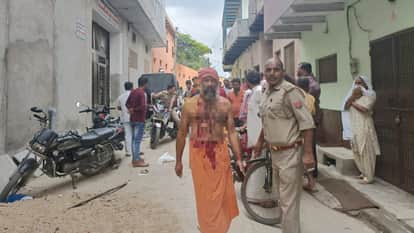 मारपीट में लहूलुहान संत (फाइल  फोटो)