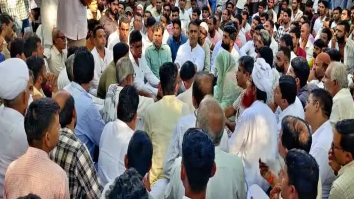 Minister Kailash Chaudhary Says Abusive Words To Police Officer On The Phone