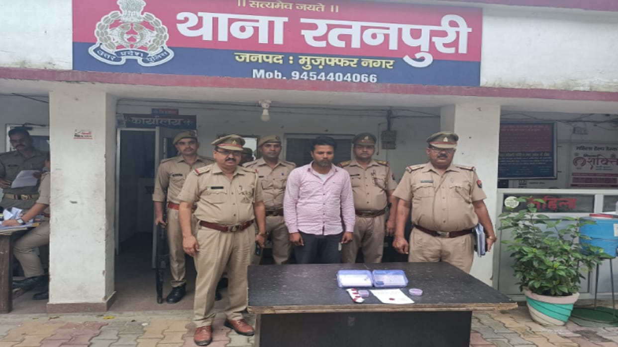 Muzaffarnagar Police have revealed loot case in 12 hours and recovered gold iphone